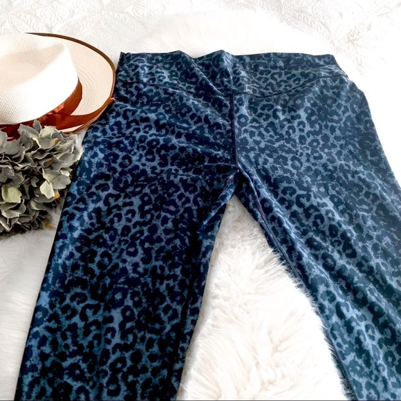 Zyia Active Blue Leopard Scrunchy  Light And Luxe Workout Leggings Sz 14 - Picture 9 of 15